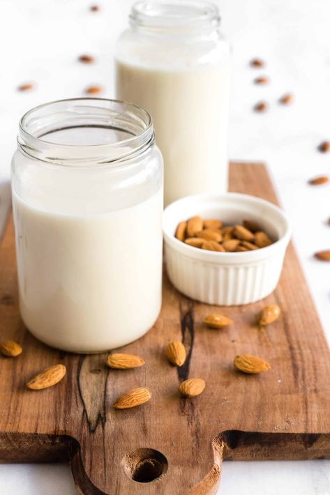 Make your own homemade almond milk in just 5 minutes! This is way cheaper than the store-bought version, has zero preservatives, and tastes much better too! Plus is naturally gluten-free, dairy-free and vegan. | gluten free recipes | homemade almond milk | how to make almond milk | easy almond milk recipe | vegan milk | non dairy milk | dairy free recipes | dairy free milk #dairyfree #vegan #glutenfree #almondmilk Almond Milk At Home, Almond Milk Recipes Homemade, Nut Milk Recipe, Almond Milk Recipe, Homemade Cashew Milk, Homemade Nut Milk, Make Almond Milk, Almond Milk Recipes, Milk Dairy