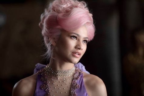 #zendaya #zacefron #thegreatestshowman #inspiration #inspiring #movienight #pinkhairstyles #pinkhairdontcare #disneyplus #disney Winter Formal Makeup, Anne Wheeler, Happy Playlist, Burgundy Eyeshadow, Tatiana Maslany, Foto Transfer, Formal Makeup, Dance Hairstyles, Madame Tussauds