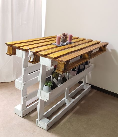 Use 3 pallets to make a nice wine pub table with wine storage Wine Pub, Pallet Furniture Designs, Pallet Patio Furniture, Pallet Patio, Trashy Y2k, Dream Apartment Decor, Wallpaper Home Decor, Decorating Home, Decor Wallpaper