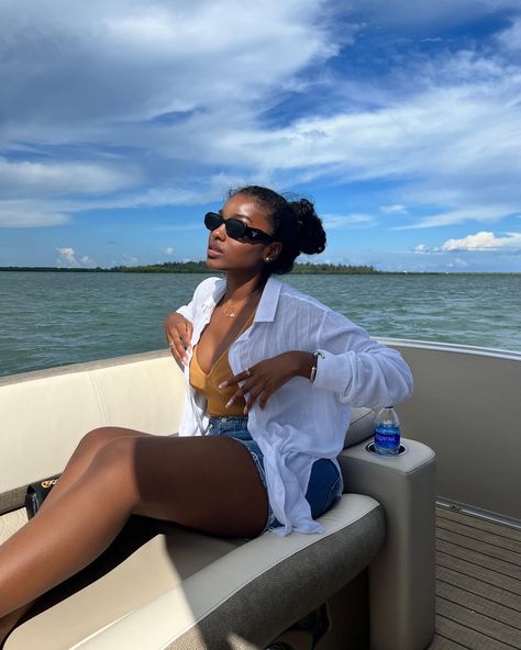 Boat Outfit Black Women, Lake Vacation Outfits, Beach Attire For Women, Boat Day Outfit, Lake Outfit Summer, Boat Party Outfit, Trip Outfit Summer, Lake Outfit, Boat Travel