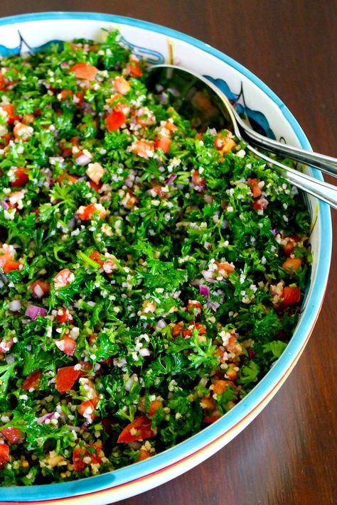 Tabouli Salad Recipe, Tabouli Recipe, Arabisk Mad, Turkish Salad, Tabouli Salad, Middle Eastern Salads, Tabbouleh Recipe, Middle East Food, Middle East Recipes