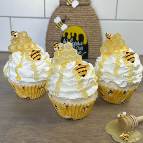 Honey Bees mean spring is springing! Listing is for ONE Fake Honey Bee Cupcake!  Add this super cute honey bee cupcake to your bee display!  This cupcake is made up of a yellow bee cupcake liner, with faux batter, faux white frosting, topped with a honeycomb and a little bee on top, a larger bee, and honey dripping all over the cupcake. Bumble Bee Cupcakes, Bee Tiered Tray Decor, Bee Tiered Tray, Bee Cupcakes, Honey Bee Baby Shower, Baby Shower Sweets, Bee Cakes, 귀여운 음식 그림, Baby Shower Theme Decorations