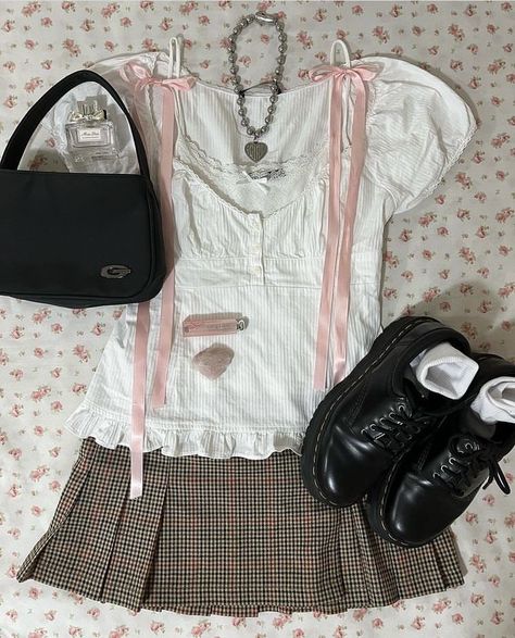 Lana Del Rey Style, French Coquette, Outfit Of The Day Summer, Feminine Aesthetic Outfits, Affirmation Motivation, Dior Outfit, Ribbon Blouse, Ballet Clothes, 2000s Outfits