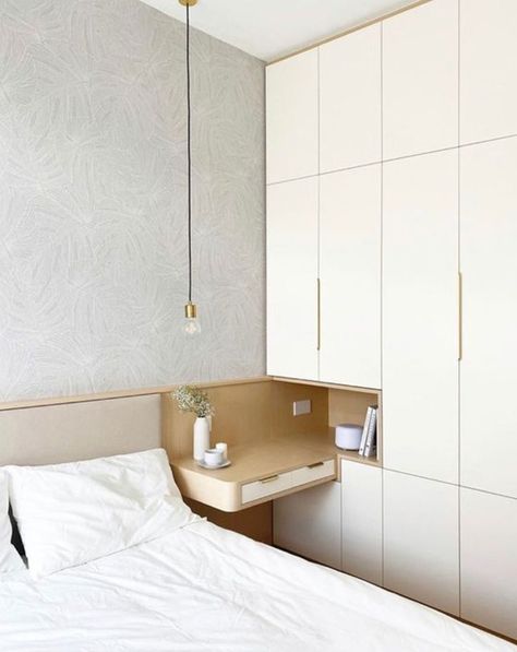 Muji Bedroom Design Small, Clean Relaxing Bedroom, Muji Closet, Muji Wardrobe, Bedroom Design With Wallpaper, Bedroom Muji, Wardrobe Small Bedroom, Modern Paneling, Modern Small Bedroom