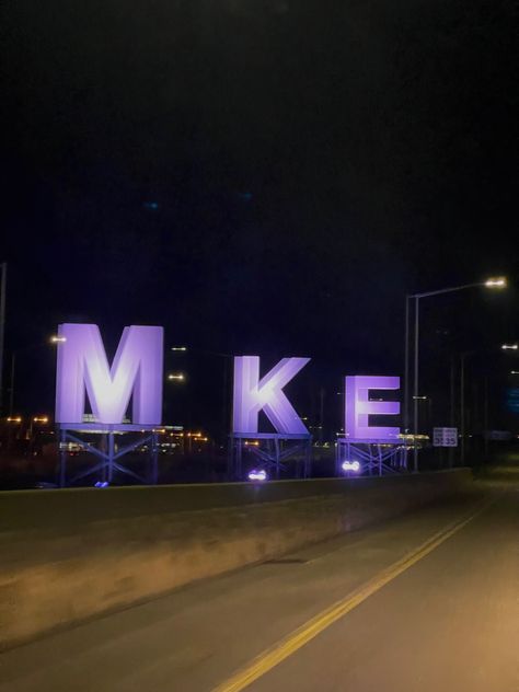 📍milwaukee mitchell international airport Milwaukee Wisconsin Aesthetic, Milwaukee Aesthetic, Milwaukee Airport, Milwaukee Skyline, Fake Pics, Au Pair, Milwaukee Wisconsin, International Airport, City Life