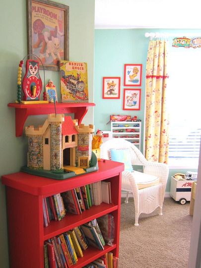 ninos Vintage Playroom, Vintage Kids Room, Play Zone, Red Room, Play Areas, Playroom Ideas, School Room, Yellow Walls, Boy Bedroom