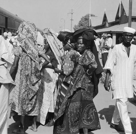 Ghana Women, Nigerian Culture, African Origins, Nigeria Africa, London Pictures, Photographic Artist, Lagos Nigeria, Historical Pictures, African Beauty