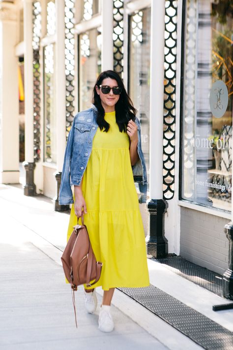 Yellow Maxi Dress Outfit, Maxi Dress With Jacket, Maxi Dress Outfit Summer, Yellow Dress Outfit, Dress Outfit Summer, Yellow Maxi Skirts, Dress And Sneakers Outfit, Outfit Yellow, Kendi Everyday