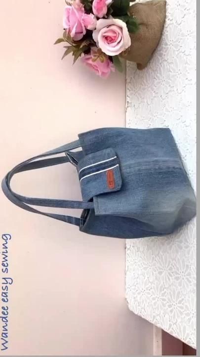 Sew Denim, Sewing Tiktok, Box Bag Tutorial, Toilet Paper Crafts, Lunch Box Bag, Bag Tutorial, Old Jeans, Bags Tutorial, Lunch Boxes