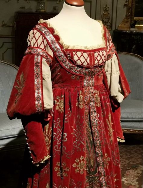 Historical Italian Fashion, 1600s German Fashion, Historical Medieval Dress, 1500s Italian Fashion, 1490s Italian Fashion, Victorian Formal Dress, Medieval Italian Clothing, 1600s Art, 1490s Fashion