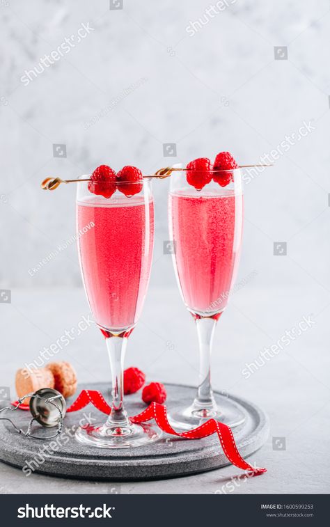 Prosecco Valentines Drink, Cocktail With Champagne, Galentines Cocktails, Mother's Day Afternoon Tea, Prosecco Van, Valentine Drinks, Wedding Planning Boards, Strawberry Cocktails, Pink Prosecco