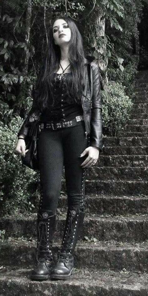 Metalhead Girl Outfits, Gothic Outfit Ideas, Metalhead Fashion, Chica Heavy Metal, Metal Outfit, Goth Fits, Metalhead Girl, Gothic Outfit, Goth Outfit Ideas