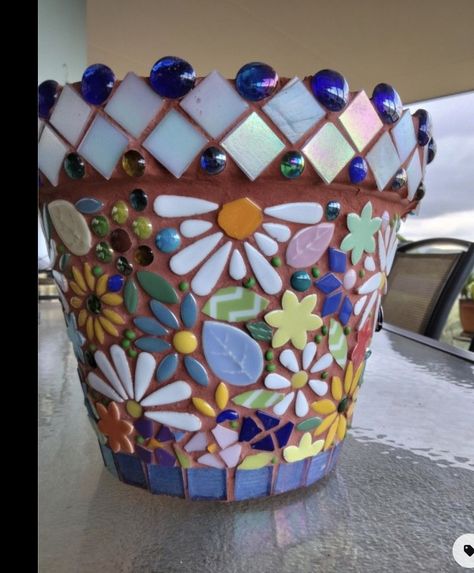 Mosaic Pots Planters, Pot Mosaic, Broken China Crafts, Terracotta Garden, Mosaic Pot, Mosaic Planters, Stained Glass Mosaic Art, Mosaic Tiles Crafts, Terra Cotta Pot Crafts Diy