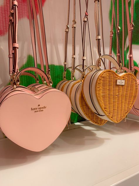 pink Kate spade heart shaped purse Kate Spade Heart Bag Outfit, Kate Spade Heart Purse, Kate Spade Heart Bag, Cane Bags, Pink Cottagecore, Kate Spade Heart, Heart Ideas, Heart Purse, Heart Shaped Bag