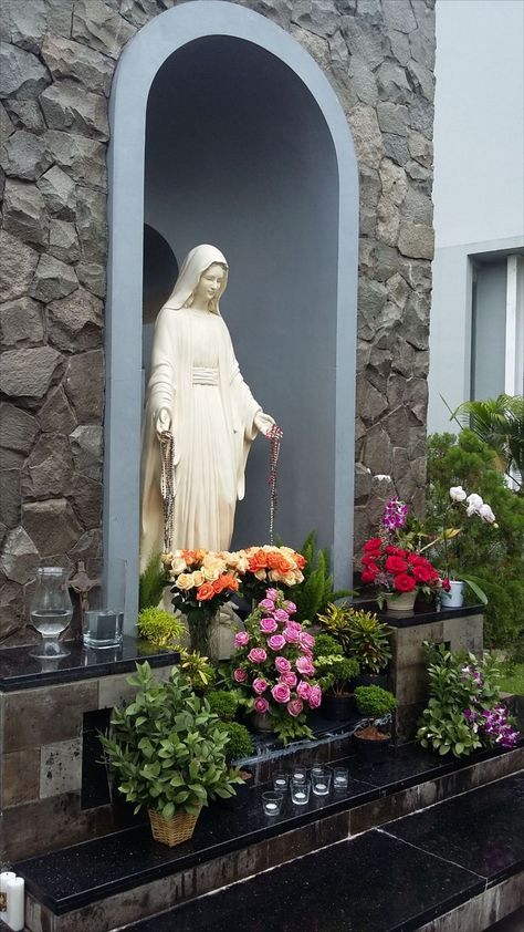 Mother Mary Grotto Design Ideas, Mother Mary Grotto Ideas For Home, Grotto Design Ideas For Home, Virgin Mary Statue Garden, Mother Mary Wallpaper, Mexican Home Design, Marian Garden, Grotto Design, Good Night In Spanish