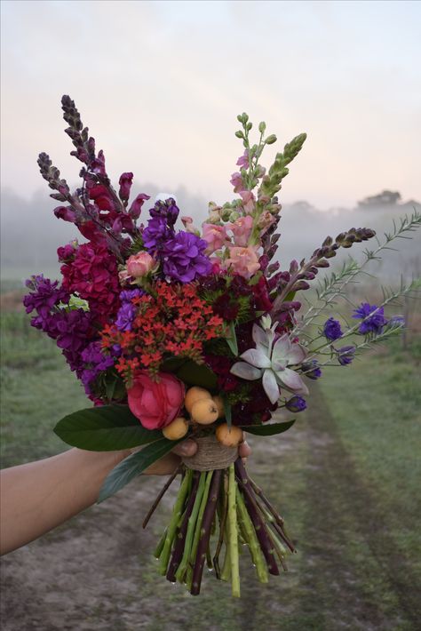 Snapdragon Wedding, Bouquet Ranunculus, Snapdragon Flowers, Purple Bridal Bouquet, Purple Succulents, Tafel Decor, Succulent Bouquet, Flower Decorations Diy, Stock Flower