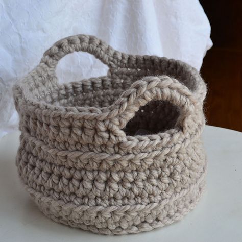 Chunky Crocheted Basket Pattern - Crochet In Color Crocheted Basket, Quick Crochet Projects, Crochet Basket Pattern Free, Basket Pattern, Crochet Basket Pattern, Quick Crochet, Chunky Crochet, T Shirt Yarn, Crochet Basket