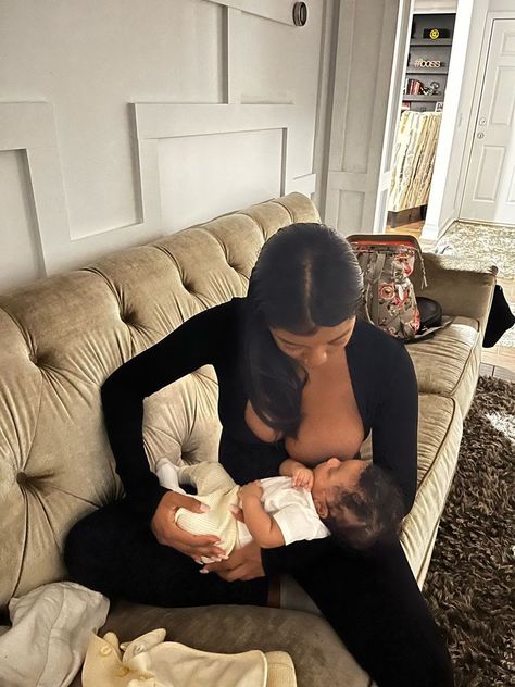 Mommy Astethic, The Soft Life, Mother Baby Photography, Mommy And Baby Pictures, Mommy Moments, Maximalist Home, Pretty Pregnant, Future Mommy, Moms Goals