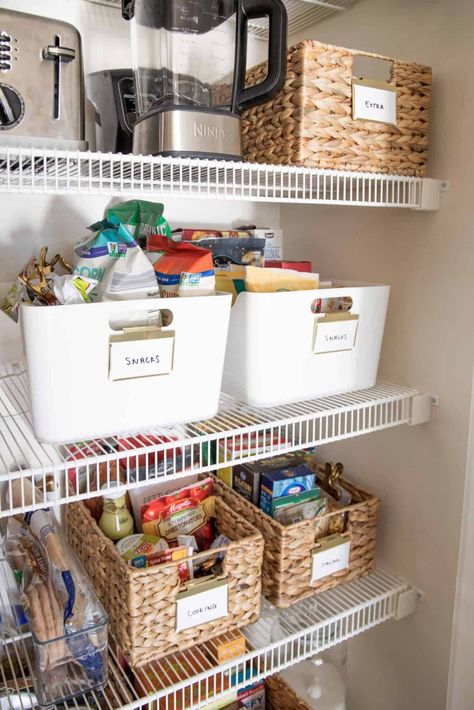 Roommate Organization Ideas, Shared Apartment Ideas Roommate, Dorm Pantry Ideas, Pantry Organization On A Budget, Roommate Organization, Roommates Aesthetic, Bestie Apartment, Small Pantry Organization Ideas, First Apartment Kitchen