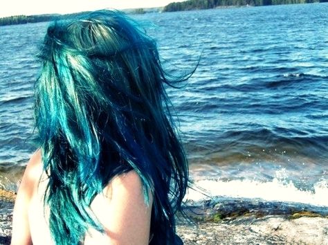 Girls With Blue Hair Le Vent Se Leve, Teal Hair, Dyed Hair Inspiration, Pretty Hair Color, Peinados Fáciles Para Cabello Corto, Hair Stylies, كريستيانو رونالدو, Dye My Hair, Hair Inspo Color