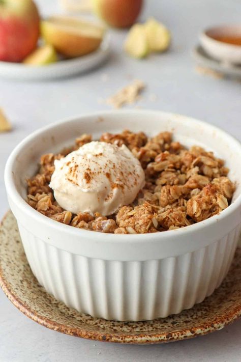 Apple Crisp Baked Oats, Single Serve Apple Cobbler, Apple Crumble One Serving, Single Serve Apple Crisp Healthy, Single Serving Apple Crumble, Apple Crisp Bowl, Personal Apple Crisp, One Serving Apple Crisp, Healthy Recipes Using Apples