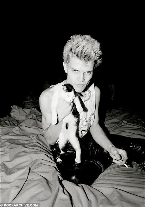 Celebrities With Cats, Men With Cats, Billy Idol, Musica Rock, Rock N’roll, I'm With The Band, Cat People, Ernest Hemingway, Tv Movie