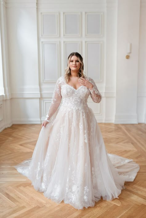 Ideas For Wedding Dress, Wedding Dress Fall, Modern Day Princess, Curvy Wedding, Plus Wedding Dresses, Soft Ball, Plus Size Wedding Gowns, Fall Plus Size, Clarksville Tn