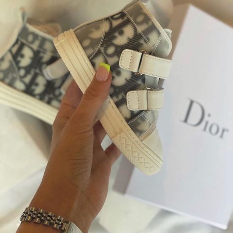 Luxury Baby Fashion, Luxury Baby Clothes, Baby Dior, Baby Bling, Interior Room, Designer Baby, Foto Baby, Luxury Baby