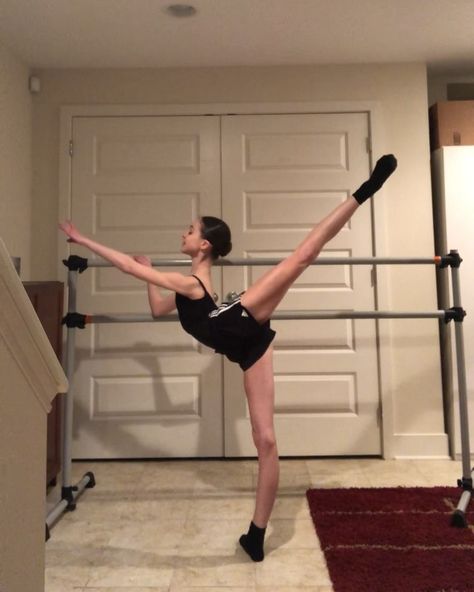 Ballet Stretches, Ballet Body, Dance Motivation, Dancer Lifestyle, Ballet Technique, Ballet Pictures, Ballet Beauty, Ballet Exercises, Dance Dreams