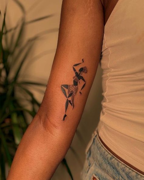 Rasta Tattoo, Afro Tattoo, Dark Skin Tattoo, Earthy Tattoos, African Tattoo, Black Girls With Tattoos, Tattoos For Black Skin, Pretty Tattoos For Women, Dope Tattoos For Women