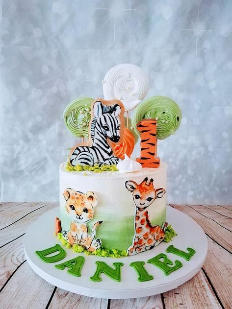 One Year Birthday Cake, Cakes Without Fondant, Zoo Cake, Jungle Theme Cakes, Royal Icing Cakes, Bachelorette Cake, Safari Animals Birthday, Cupcake Decorating Tips, Jungle Cake