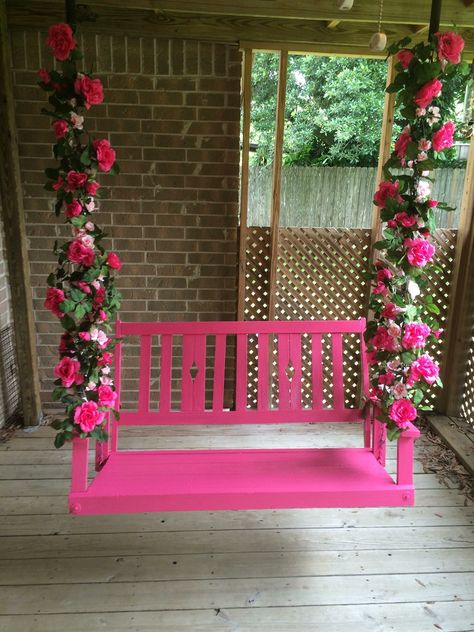 Pink Porch Decor, Swing Decoration With Flowers, Pink Sunroom, Pink Outdoor Furniture, Pink Patio, Porch Swing Bed, Spring Porch Decor, Backyard Paradise, Bed Swing