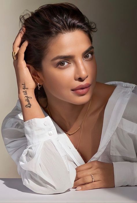 Priyanka Chopra Style Photoshoot, Prianka Copra Aesthetic, Prianka Copra, Priyanka Chopra Hair, Priyanka Chopra Makeup, بريانكا شوبرا, Migos Rapper, Wamiqa Gabbi, African Print Maxi Skirt