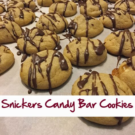 Snickers Cookies Recipes, Snicker Bars, Bake Sale Desserts, Snickers Cookies, Favorite Christmas Cookies, Caramel Truffles, German Chocolate Cake Recipe, Candy Bar Cookies, Snickers Candy Bar