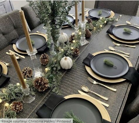 Dinner Table Set Up, Balcon Mic, Christmas Dinner Table Settings, Table Decoration Ideas, Deco Table Noel, Tafel Decor, Silver Christmas Decorations, Christmas Stockings Diy, Christmas Dinner Table