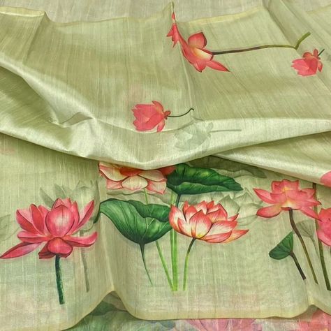 *Wow collection* Best quality Lotus Tussare silk saree with contrast digital print blouse .... *Book ur orders soon* For more details watsup 84899 44222 Watsup group link given in bio Flower Saree, Lotus Painting, Lotus Print, Dress Painting, Set Saree, Printed Saree, Printed Sarees, Print Blouse, Lotus Flower