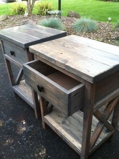 Farmhouse Furniture Plans, Diy Furniture Nightstand, Farmhouse Bedroom Furniture, Pallet Patio Furniture, Rustic Nightstand, Diy Nightstand, Into The Wood, Diy Holz, Farmhouse Furniture