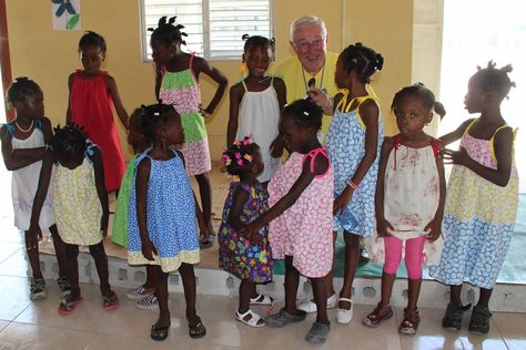 Dresses For Africa, Children In Africa, Pillowcase Dresses, Samaritan's Purse, Operation Christmas Child, Dress Tutorials, Pillowcase Dress, African Girl, Children In Need