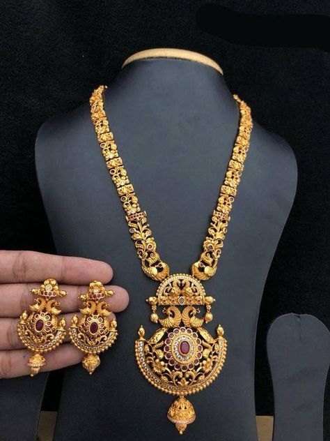 10 Latest collection of gold necklace designs in 30 grams – Simple Craft Ideas Gold Mala, Simple Craft Ideas, Antique Gold Jewelry Indian, Gold Necklace Indian, Online Gold Jewellery, Gold Necklace Indian Bridal Jewelry, Simple Craft, Gold Bride Jewelry, Bridal Fashion Jewelry