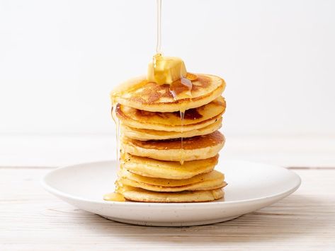 This Secret Ingredient Makes the Fluffiest Pancakes Ever | Reader's Digest Canada Dennys Pancakes, Healthy Syrup, Super Fluffy Pancakes, Crepe Cake Recipe, Pancake Mix Recipe, Perfect Pancakes, Caramel Syrup, Tasty Pancakes, Fluffy Pancakes