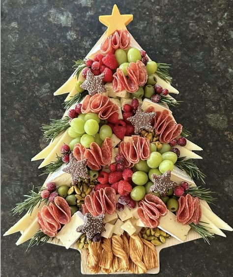 Xmas Charcuterie, Christmas Cheese Board, Christmas Charcuterie Board Ideas, Christmas Platters, Christmas Charcuterie Boards, Christmas Charcuterie Board, Charcuterie Appetizers, Snack Boards, Christmas Charcuterie