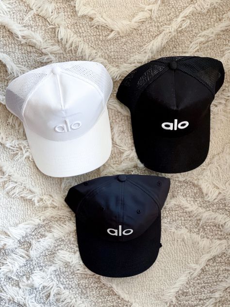 Neutral Athleisure Hat - Alo Yoga Alo Hats, Alo Trucker Hat, Alo Hat Outfits, Alo Hat, Alo Yoga Outfit, Trucker Hat Outfit, Gym Girlie, Athleisure Accessories, Judith Leiber Bags