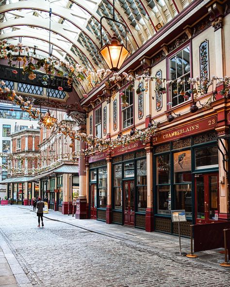 London Leadenhall Market, Leadenhall Market London, London Christmas Market, London Markets, Europe Holiday, Scotland Trip, London Market, London Boy, Europe Holidays