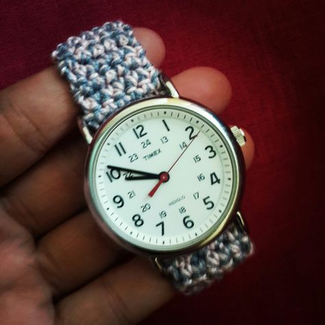 DIY Crochet Watch Strap Crochet Watch Band, How To Crochet, Diy Crochet, Watch Strap, Watch Band, Watch Bands, Crochet Projects, Bracelet Watch, Band