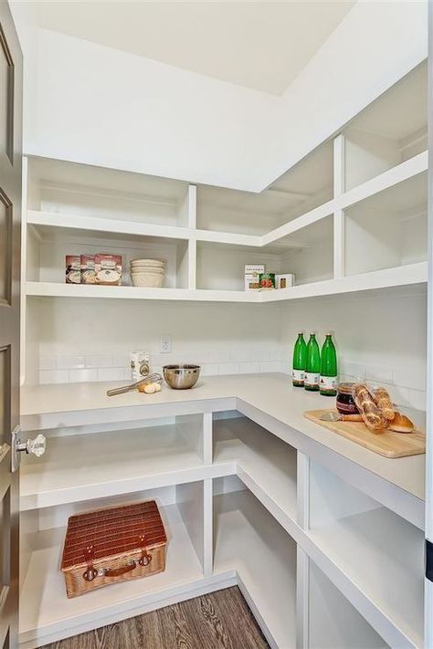 Fabulous walk-in pantry with L-shaped, built-in shelving and a wraparound counter finished with a subway tile backsplash. L Shaped Pantry, Kitchen Corner Cupboard, Kitchen Cabinet Organization Layout, Diy Cupboards, Pantry Layout, Diy Pantry Organization, Pantry Remodel, Best Kitchen Cabinets, Pantry Shelving