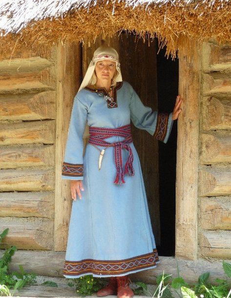 Slavic costume - Carpathian Troy - Poland. Timeline: c. 8th-9th centuries AD: Slavic Clothing, Viking Garb, Medieval Garb, Viking Dress, Medieval Woman, Viking Costume, Viking Clothing, Medieval Costume, Folk Dresses