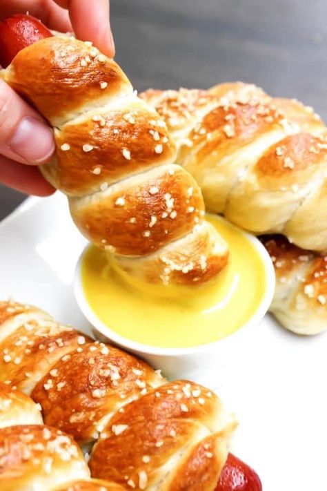 Simple & delicious these EASY PRETZEL HOT DOGS are the perfect combination a hot dog and a soft pretzel- a kid favorite in our home. Fun Hot Dog Recipes, Pretzel Hotdogs, Kids Recipes Dinner, Hot Links Recipes Dinners, Kid Favorite Dinners, Pretzel Hot Dogs, Pretzel Hot Dog, Halloween Fingerfood, Pretzel Dogs