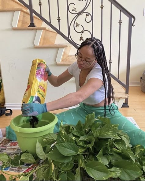 Spiritual Mom Aesthetic, Black Mom Aesthetic, Spiritual Black Women, Plant Mom Aesthetic, Babette Ate Oatmeal, Black Hippy, Hippie Grunge, Earthy Aesthetic, Vision Board Photos