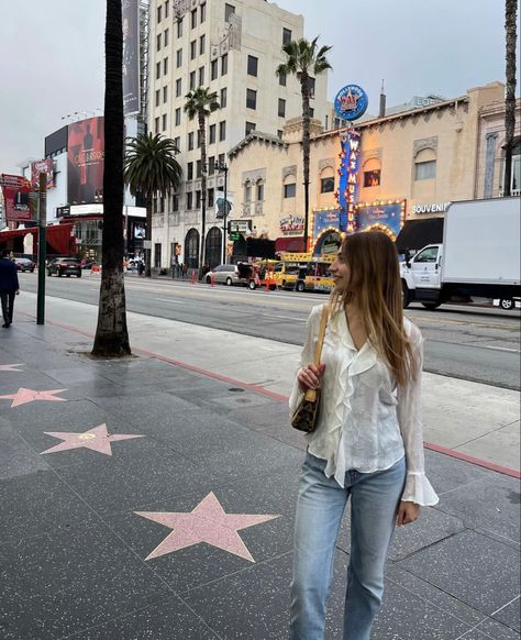 LA, trip in the USA, hollywood, walk of fame Hollywood Sign Poses, Hollywood Walk Of Fame Pictures Ideas, Hollywood Picture Ideas, Walk Of Fame Pictures Ideas, Hollywood Walk Of Fame Aesthetic, La Photo Ideas, La Instagram Pictures, Walk Of Fame Aesthetic, Los Angeles Instagram Pictures