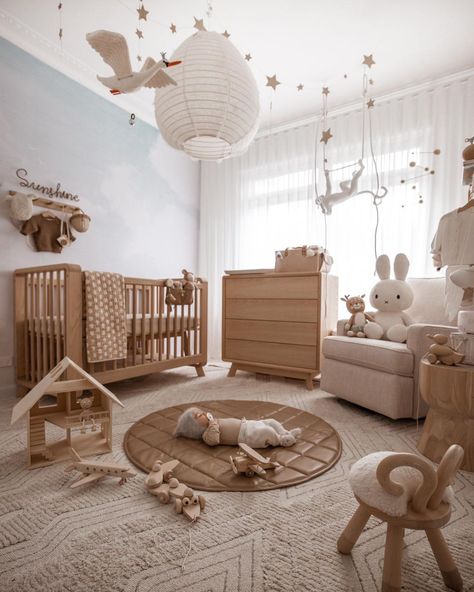 Brown Nursery, طفلة حديثة الولادة, Cozy Baby Room, Bilik Idaman, Newborn Room, Baby Room Neutral, Baby Boy Room Decor, Nursery Room Design, Baby Room Inspiration